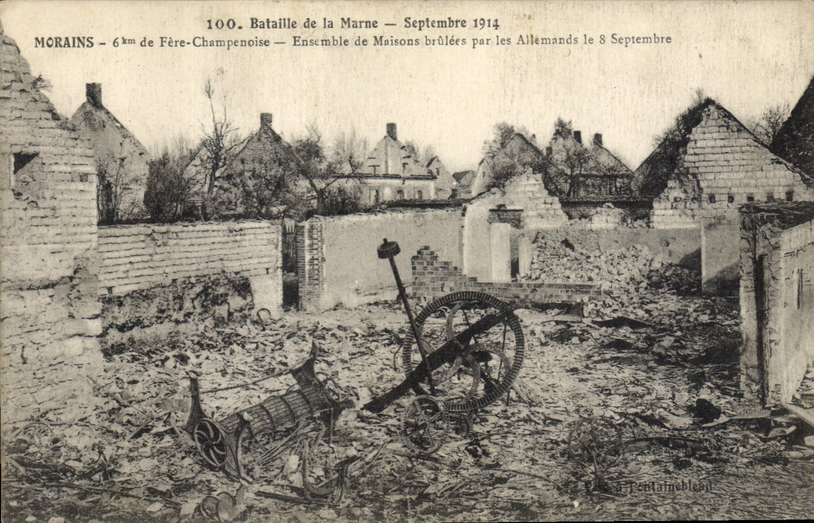 CPA Militaria Bataille de la Marne Septembre 1914 Morains Ensemble de Maisons brulees par les Allema