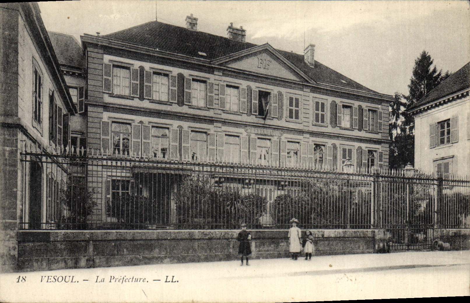 CPA Vesoul La Prefecture 