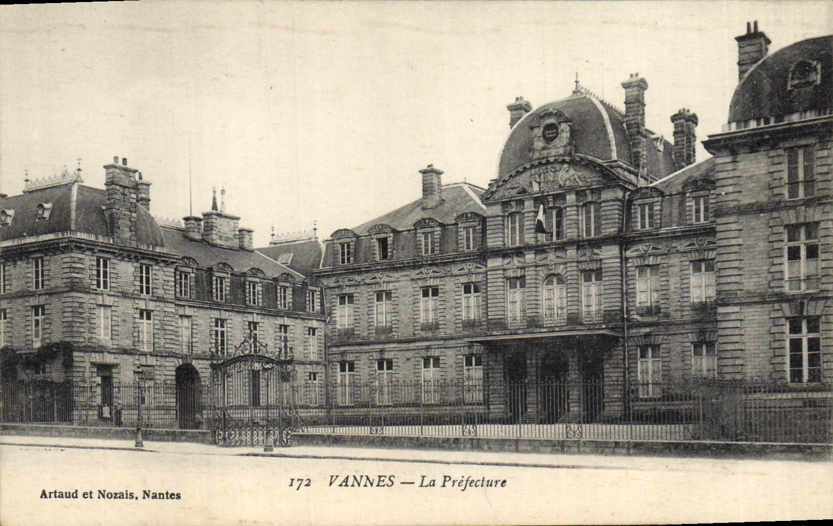 CPA Vannes La Prefecture 