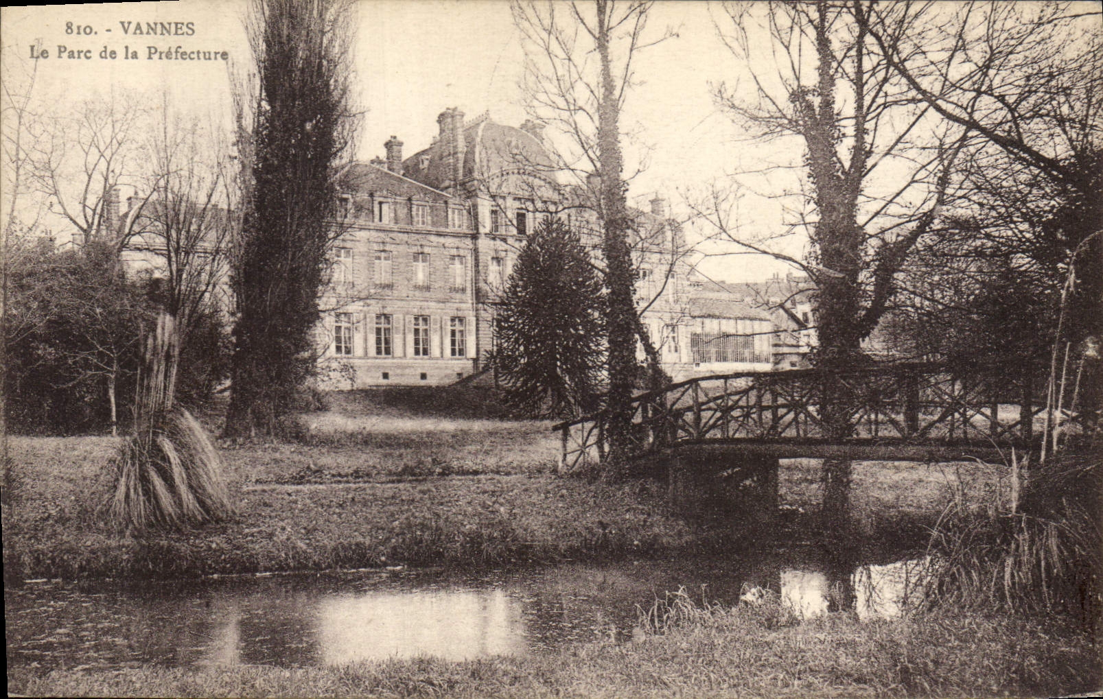 CPA Vannes Le Parc de la Prefecture 