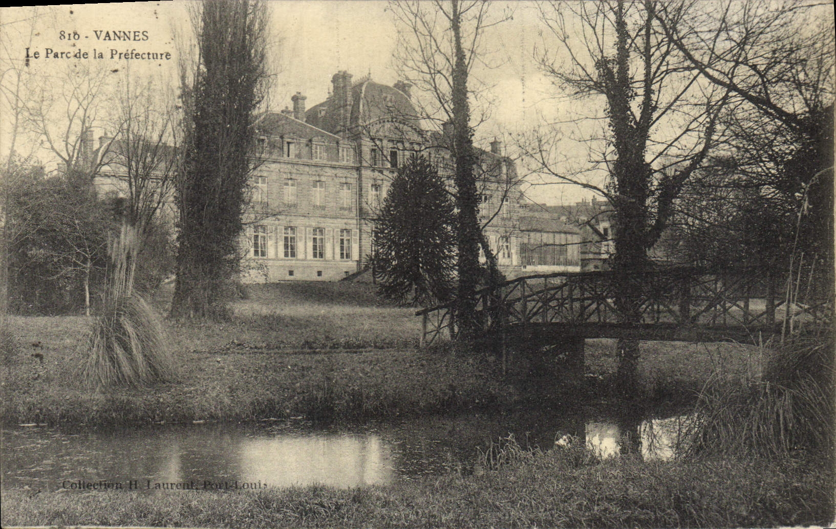 CPA Vannes Le Parc de la Prefecture 