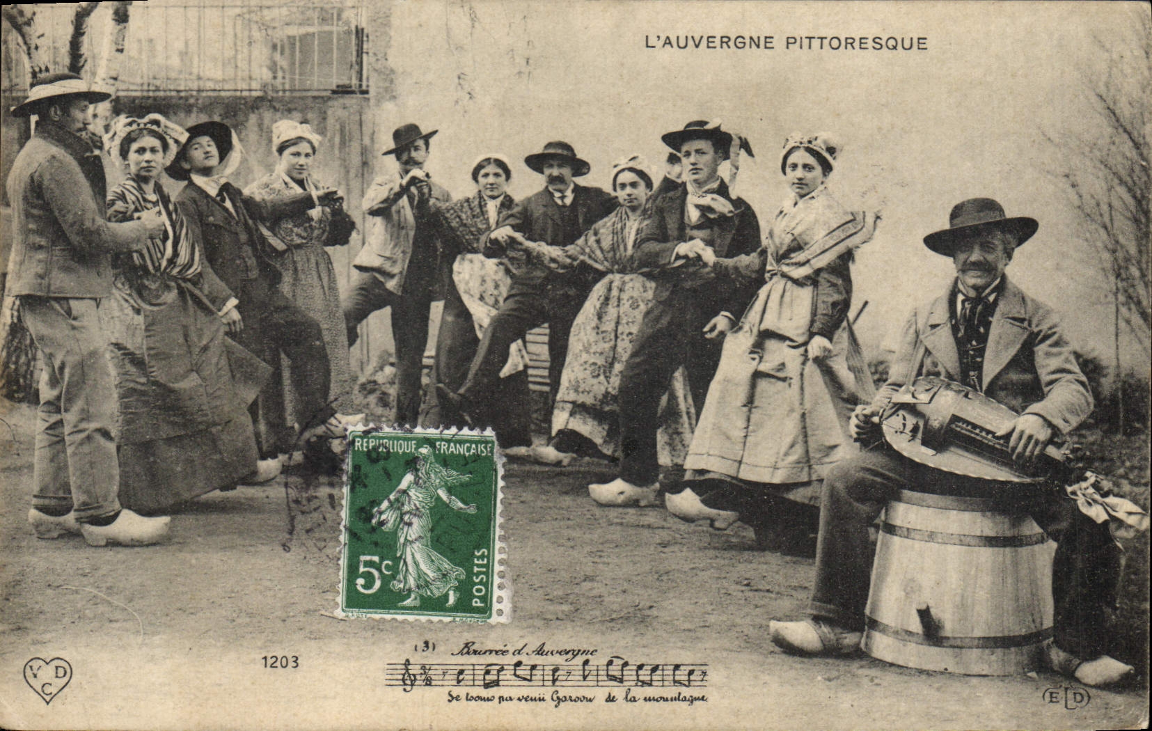 CPA Folklore L'Auvergne pittoresque 