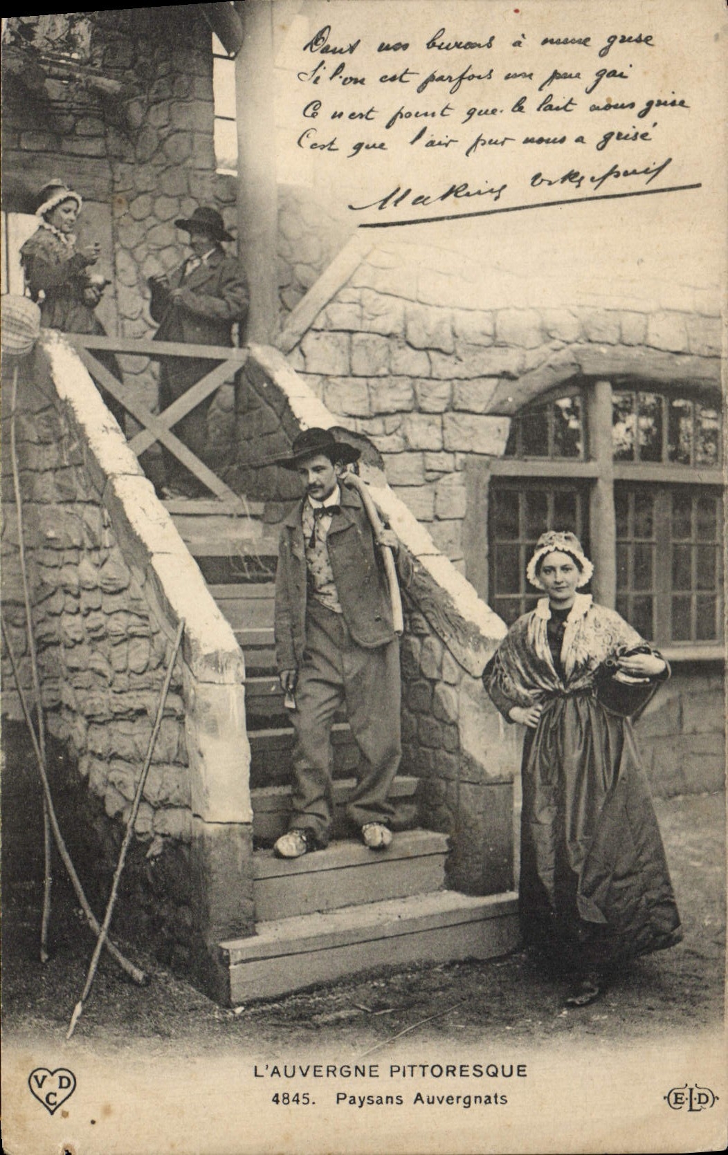 CPA Folklore L'Auvergne pittoresque Paysans Auvergnats