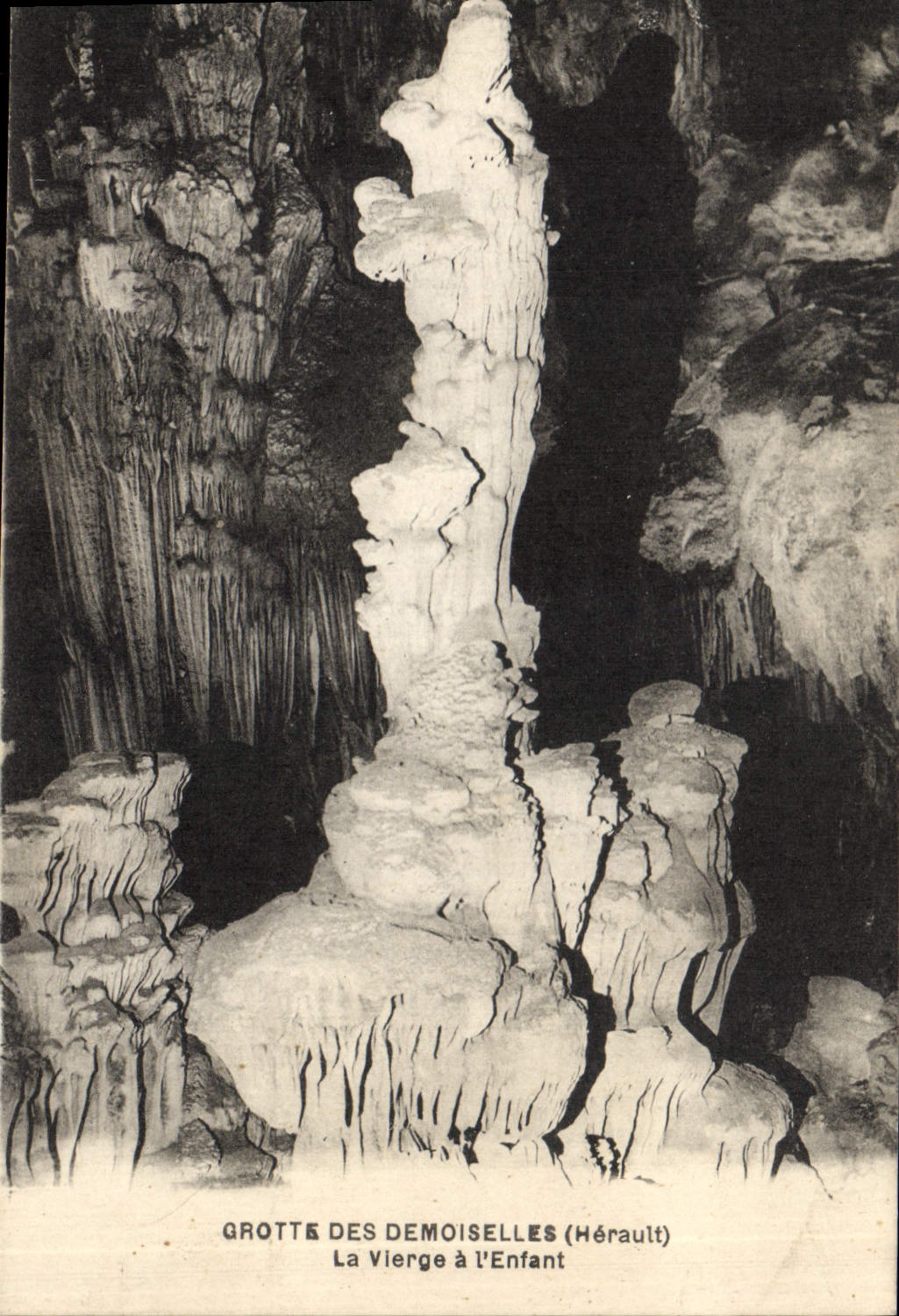 CPA Grotte des Demoiselles Herault La vierge a l'Enfant