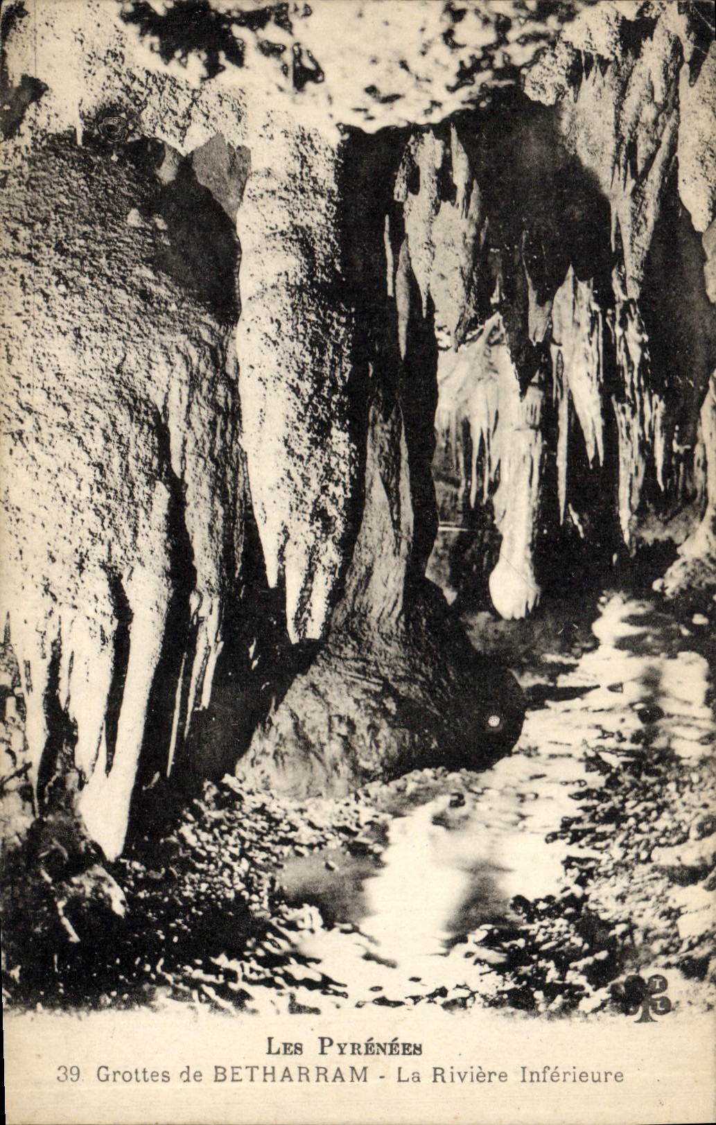 CPA Les Pyrenees Grottes de Betharram La riviere inferieure