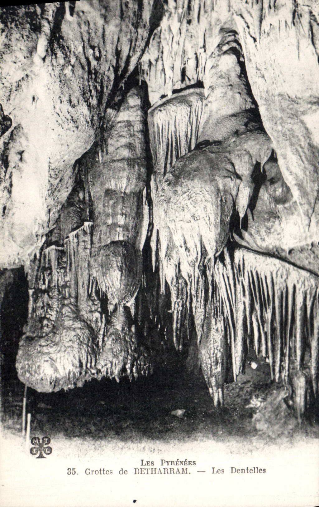 CPA Les Ryrenees Grottes de Betharram Les Dentelles 