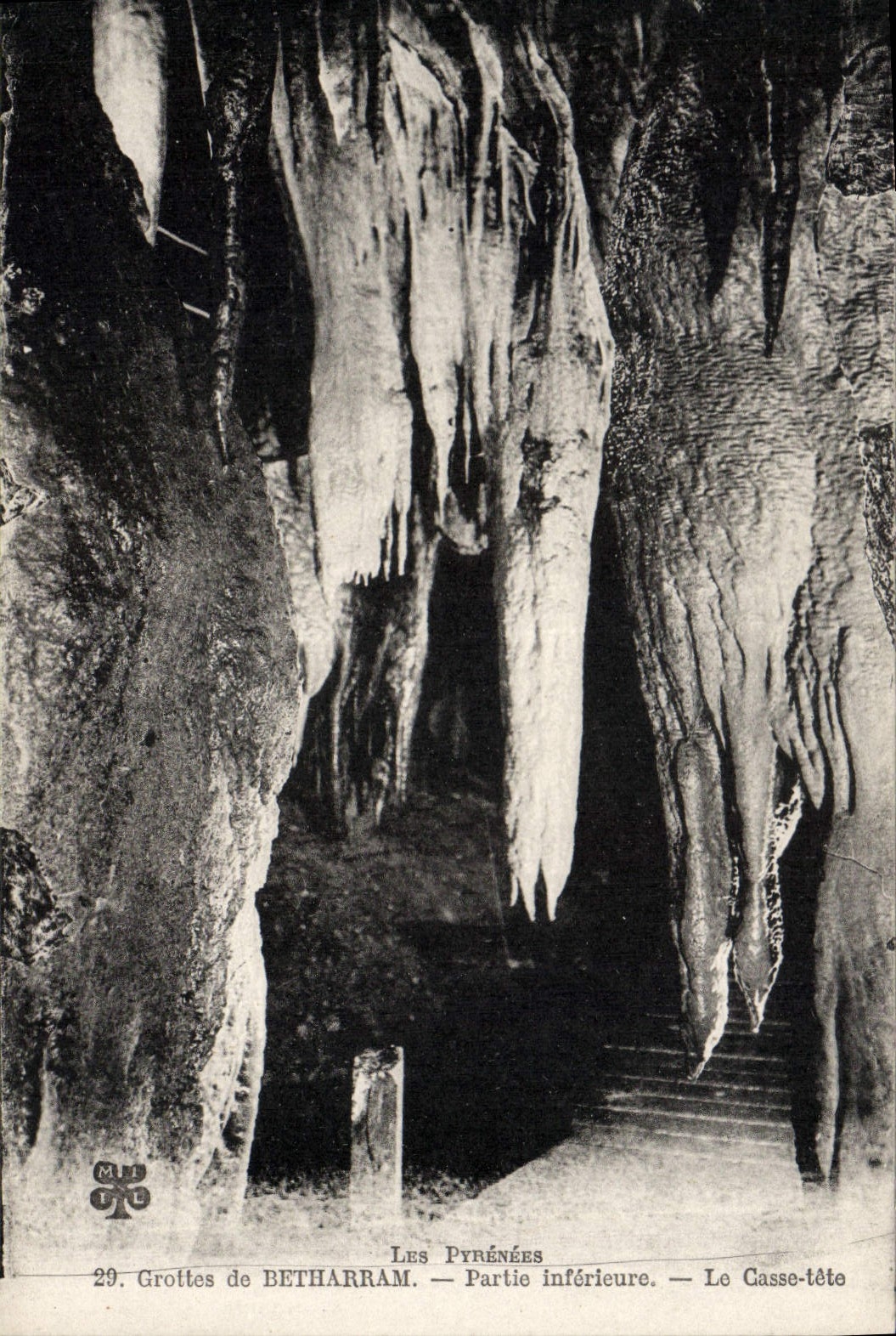 CPA Les Pyrenees Grottes de Betharram Partie inferieure La Casse tete