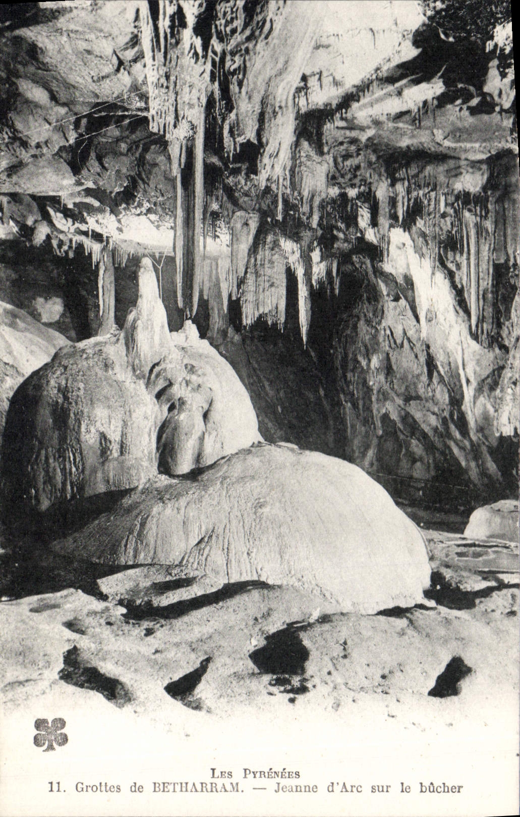 CPA Les Pyrenees Grottes de Betharram Jeanne d'Arc sur le bucher