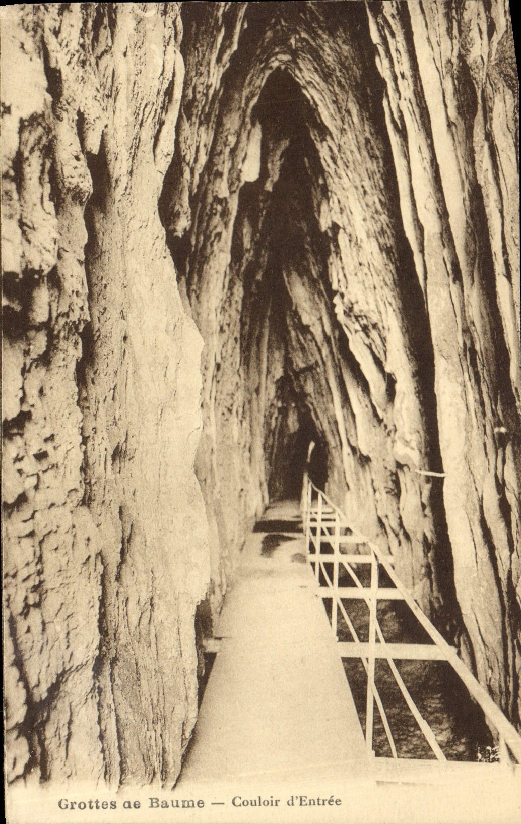 CPA Grottes de Baume Couloir d'Entree