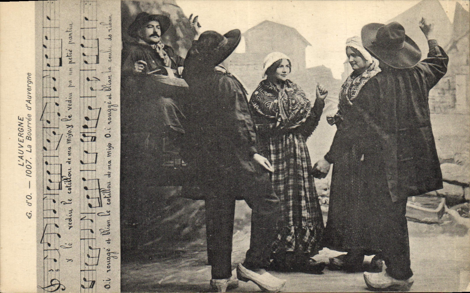 CPA Folklore L'Auvergne La Bourree d'Auvergne 