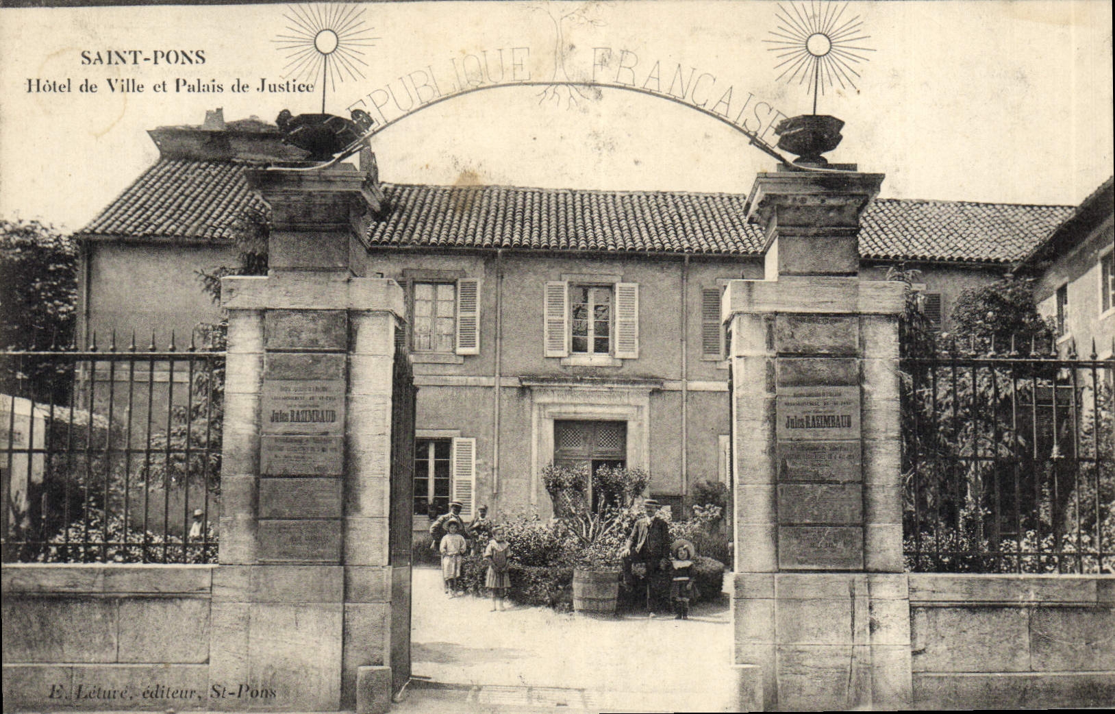CPA Saint Pons Hotel de Ville et Palais de Justice