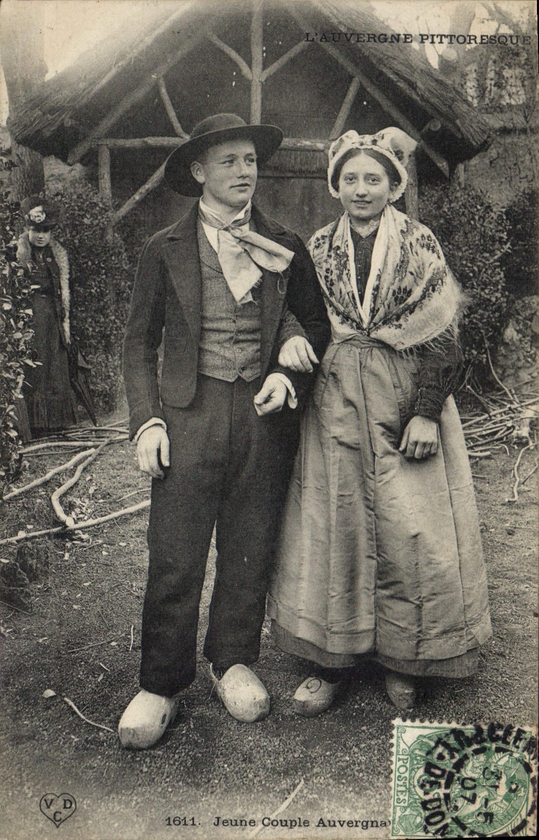 CPA Folklore L'Auvergne Pittoresque jeune couple Auvergnat 
