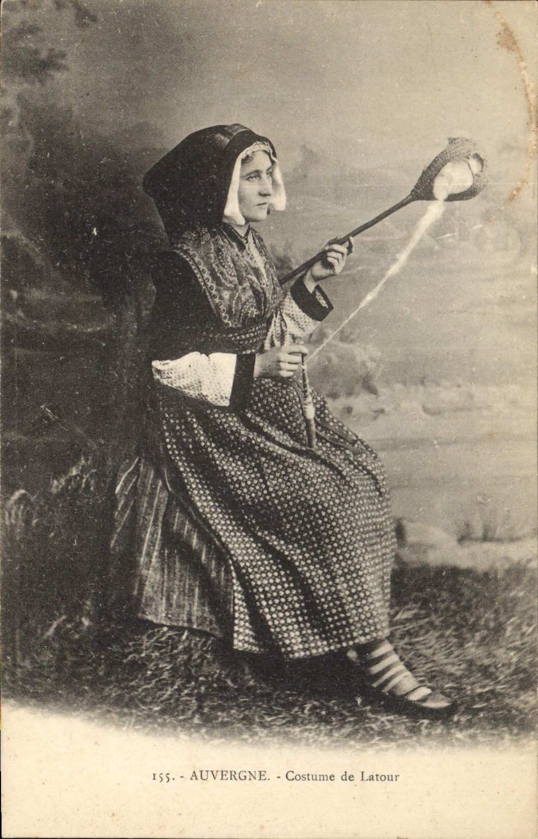 CPA Folklore Auvergne Costume de Latour