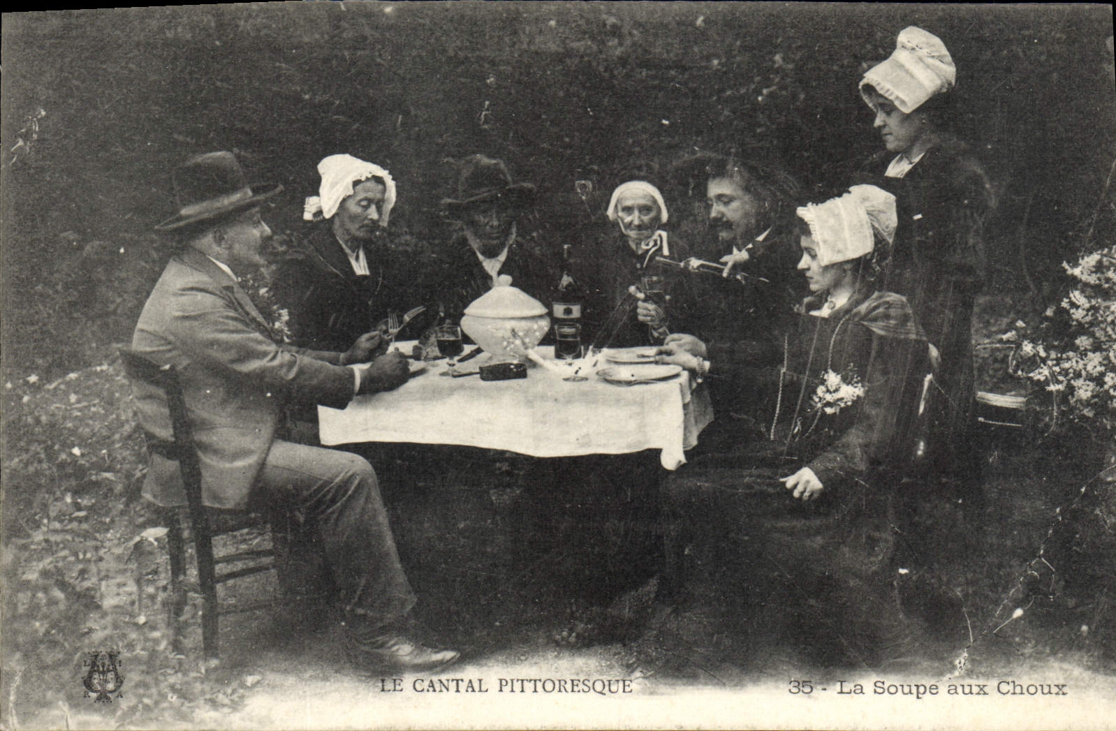 CPA Folklore Le Cantal Pittoresque la soupe aux Choux