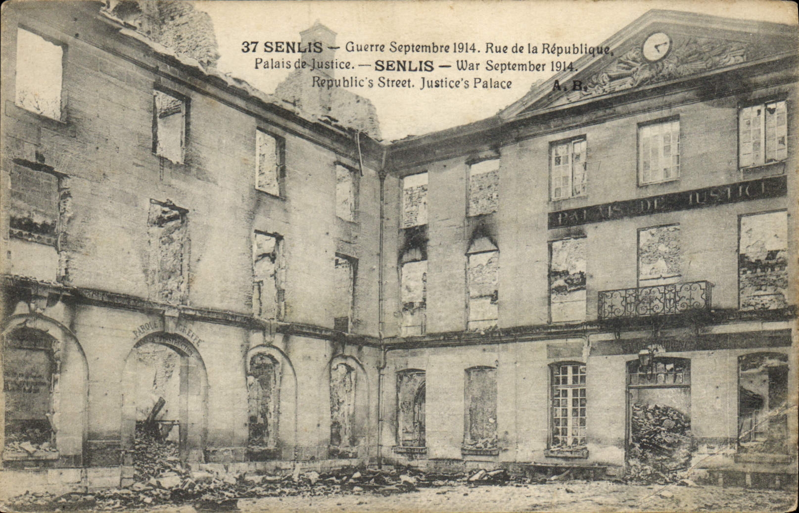 CPA Senlis Suerre Septembre 1914 Rue de la Republique Palais de Justice 