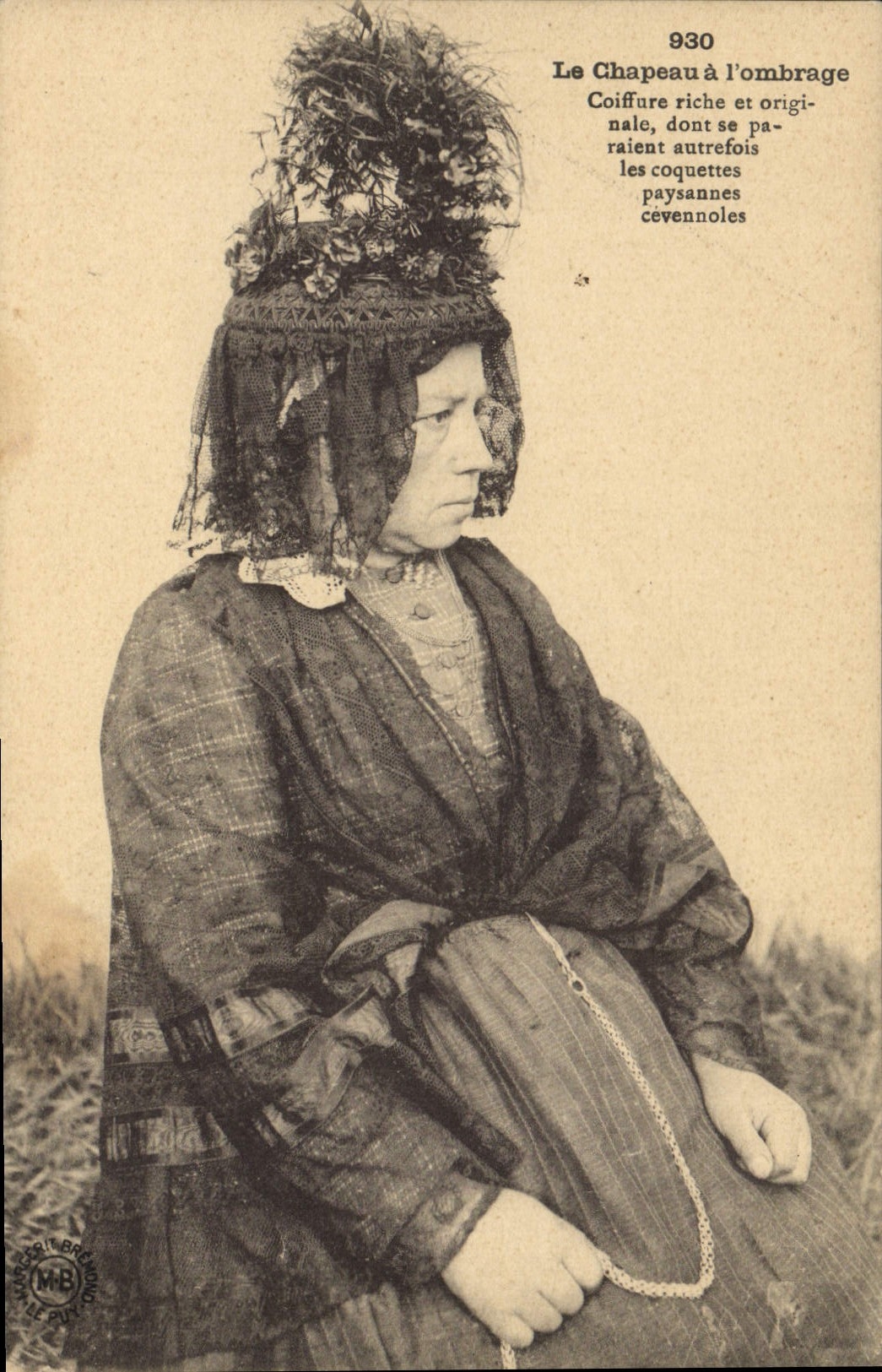 CPA Folklore Le chapeau a l'ombrage 