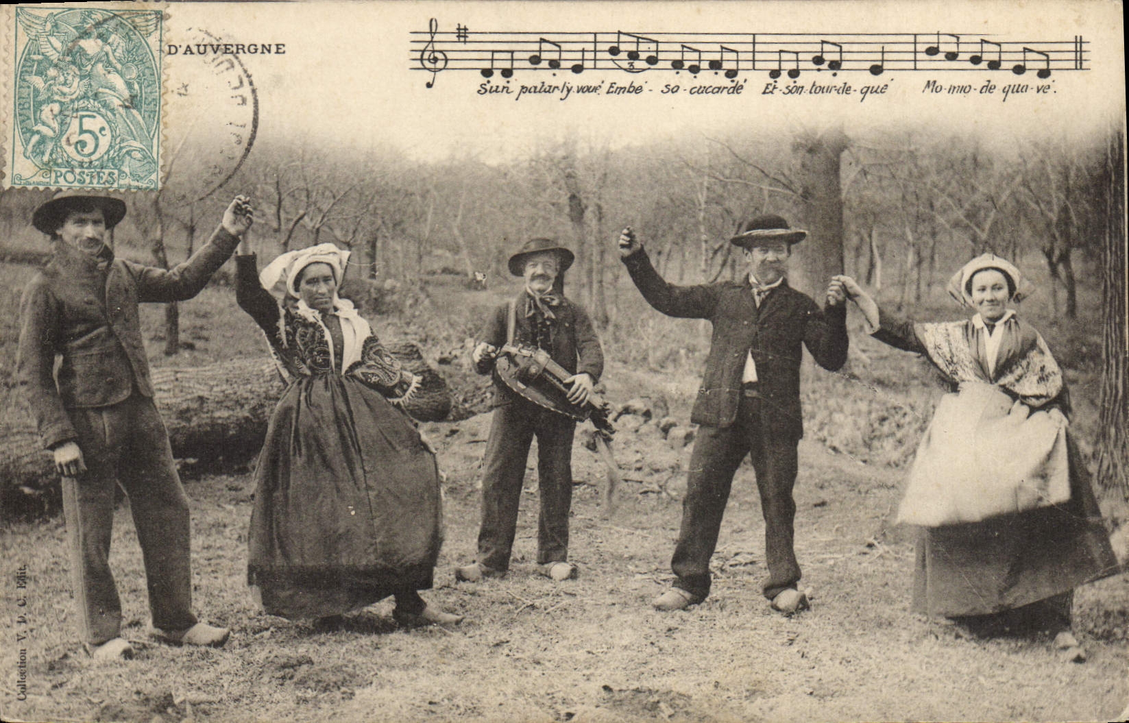 CPA Folklore Bourree d'Auvergne 