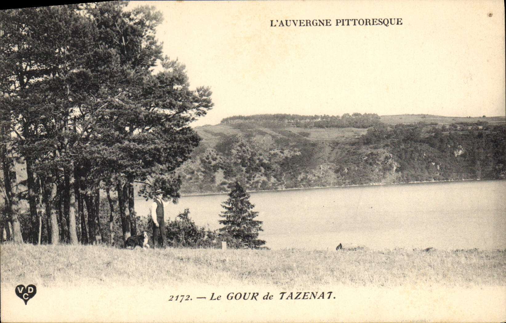 CPA Folklore L'Auvergne Pittoresque le gour de tazenat 