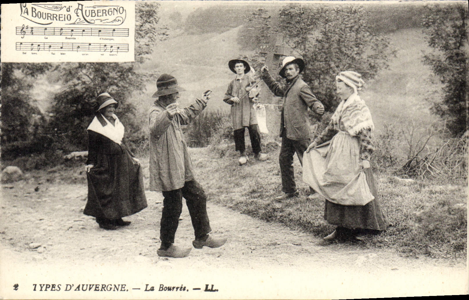 CPA Folklore Types d'Auvergne la Bourree 
