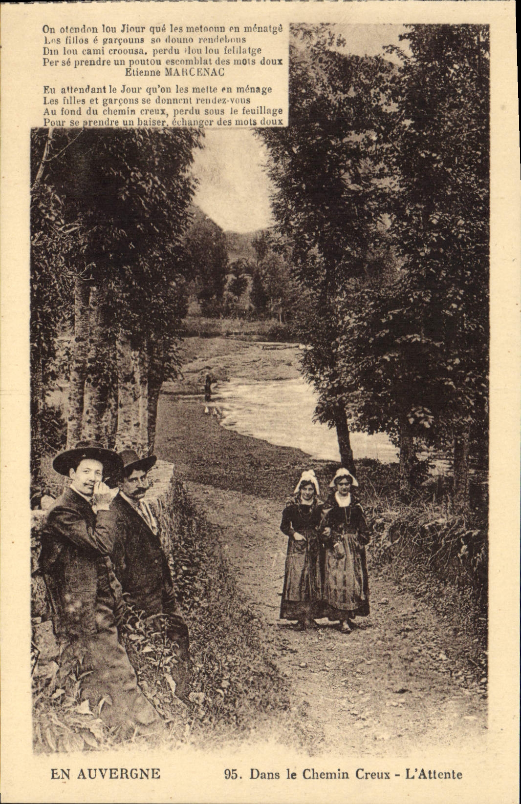 CPA Folklore En Auvergne dans le chemin Creux l'Attente 