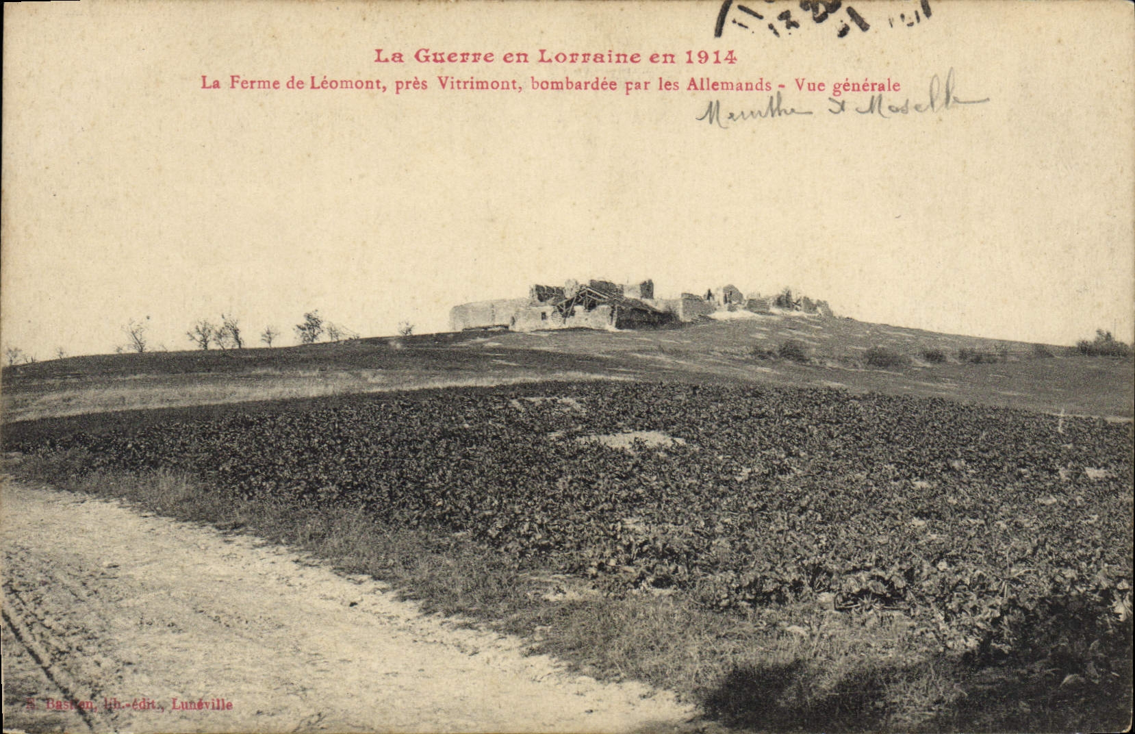 CPA Militaria La Guerre en Lorraine en 1914 La Ferme de Leomont pres Vitrimont bombardee par les All