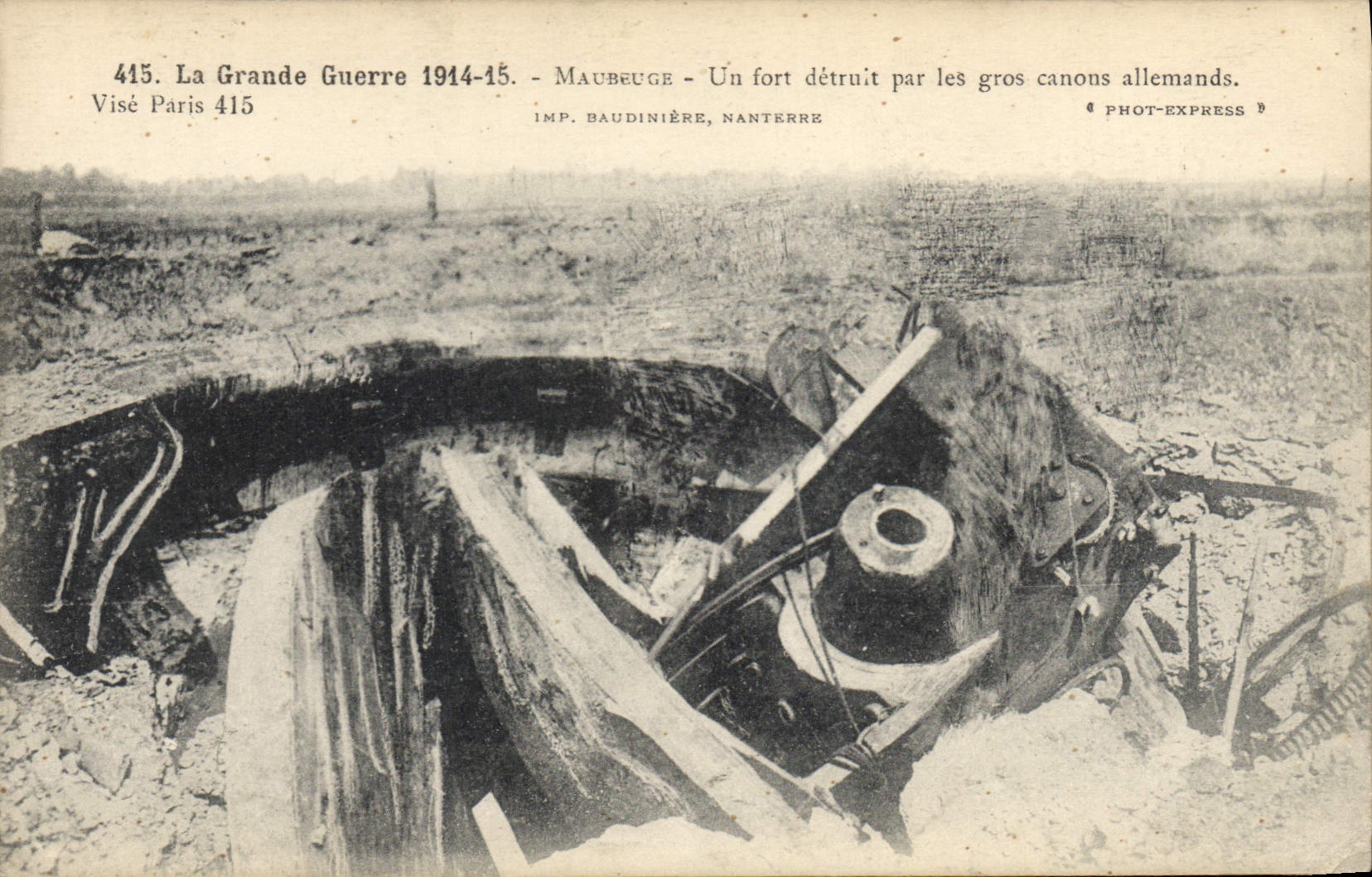 CPA Militaria La Grande Guerre 914 15 Maubeuge Un fort detruit par les gros canons allemands 