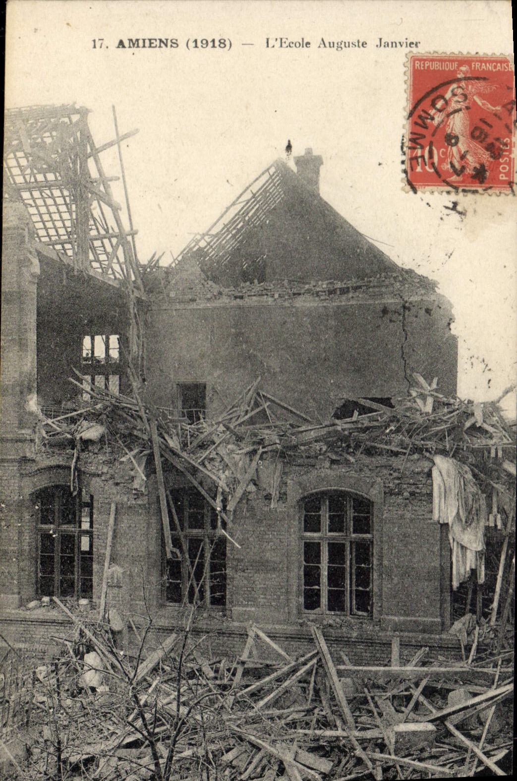 CPA Militaria Amiens 1918 L'Ecole Auguste Janvier 