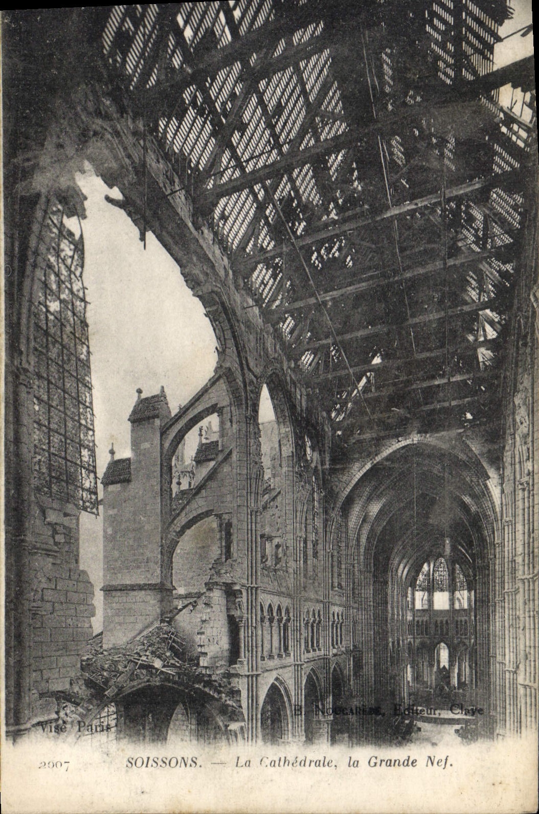 CPA Militaria Soissons La Cathedrale la Grande Nef 
