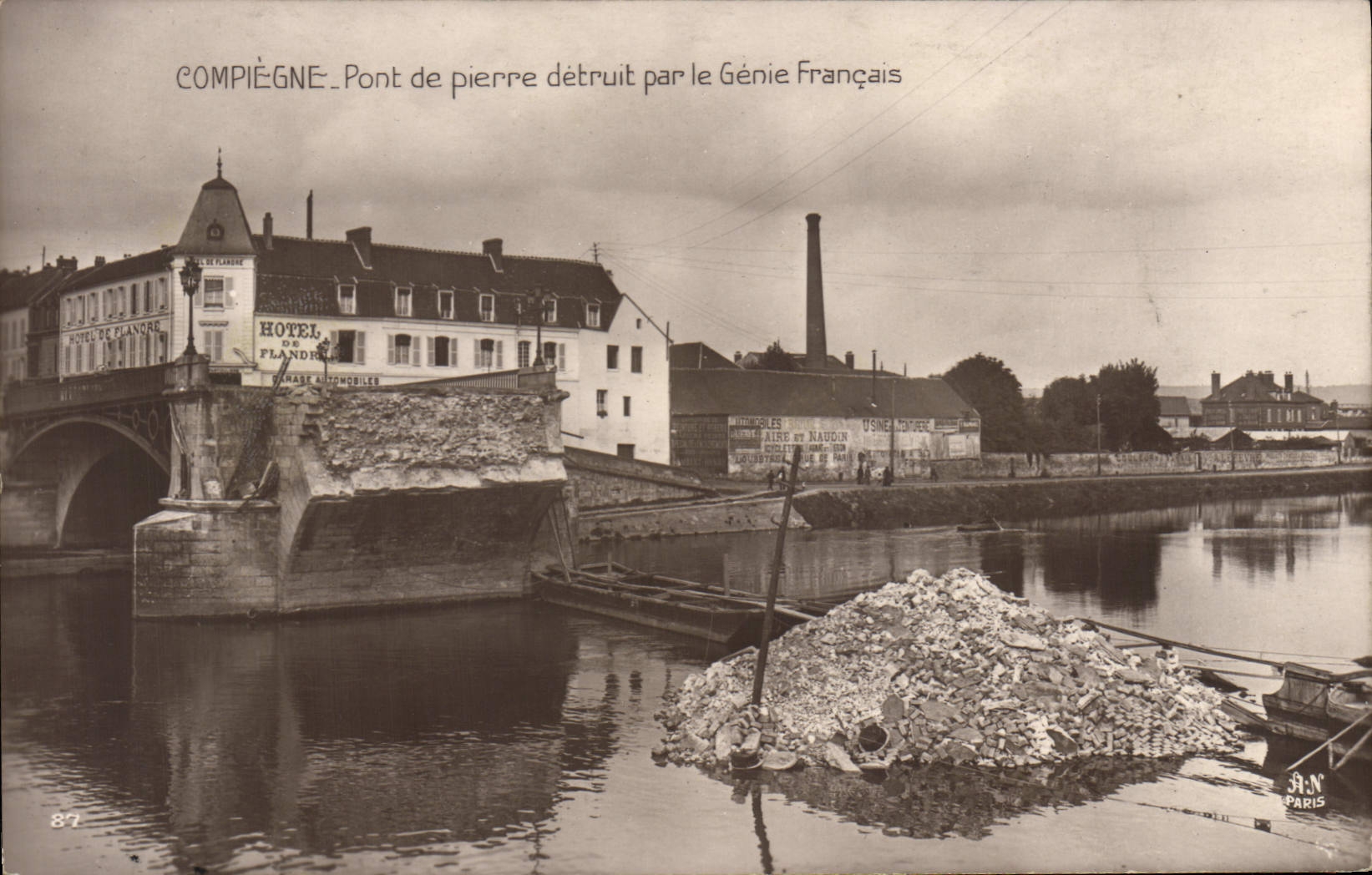 CPA Militaria Compiegne Pont de pierre detruit par le Genie Francais 