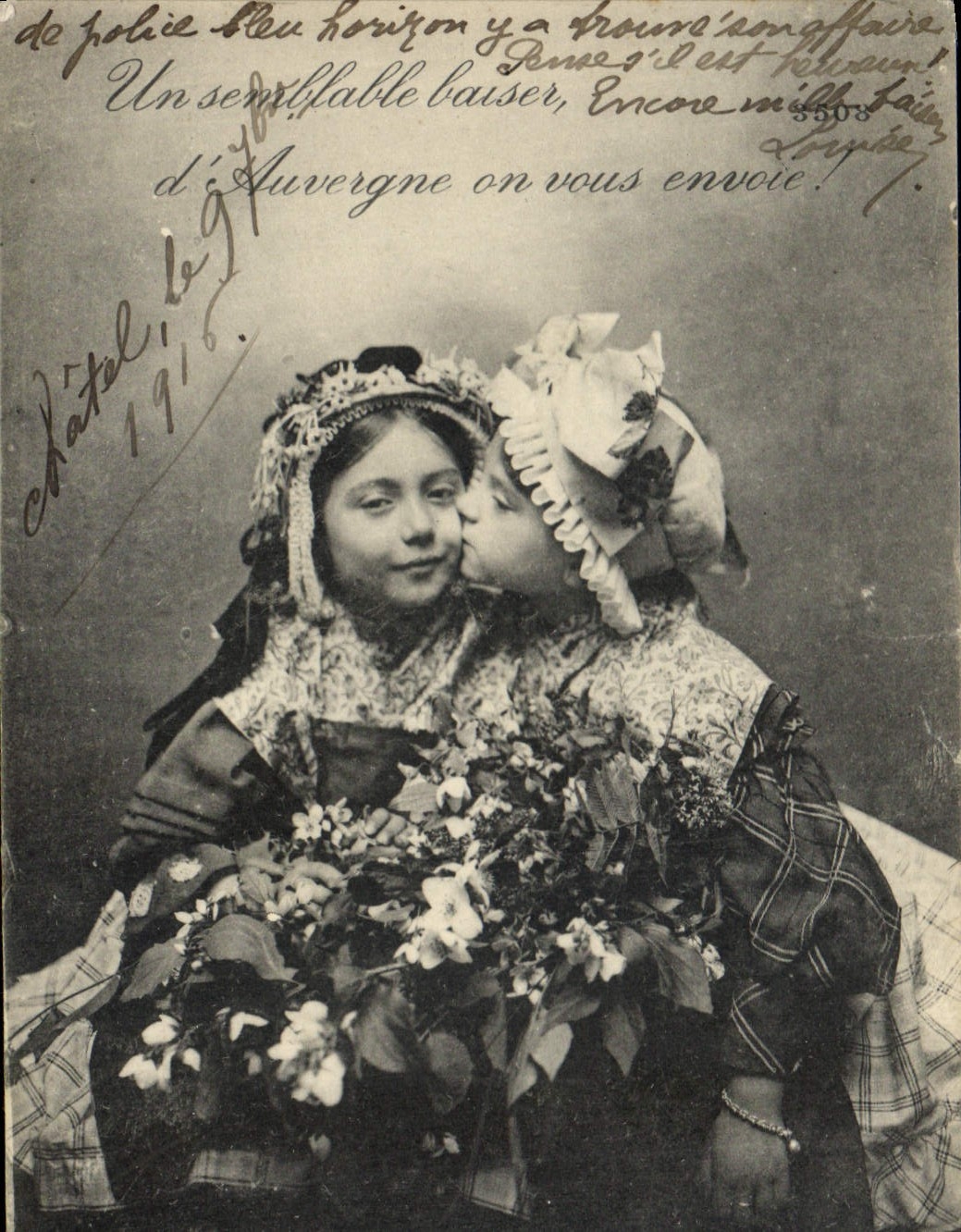 CPA Folklore d'Auvergne on vous envoie