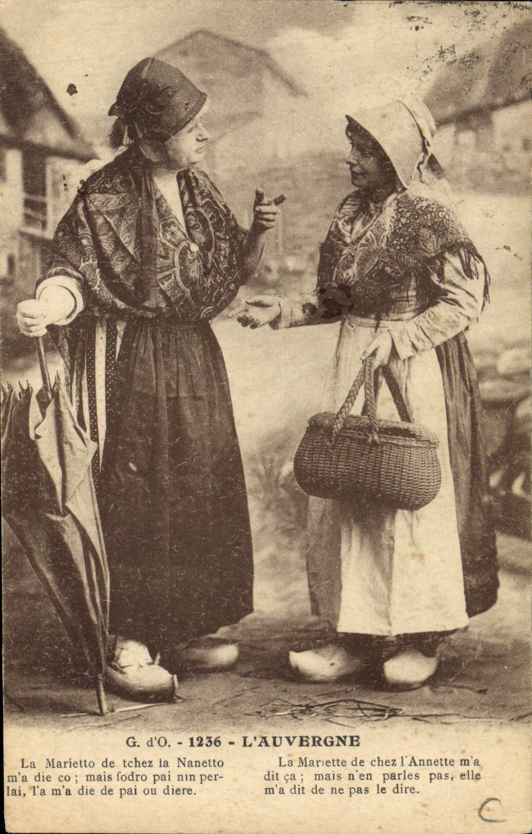 CPA Folklore L'Auvergne 