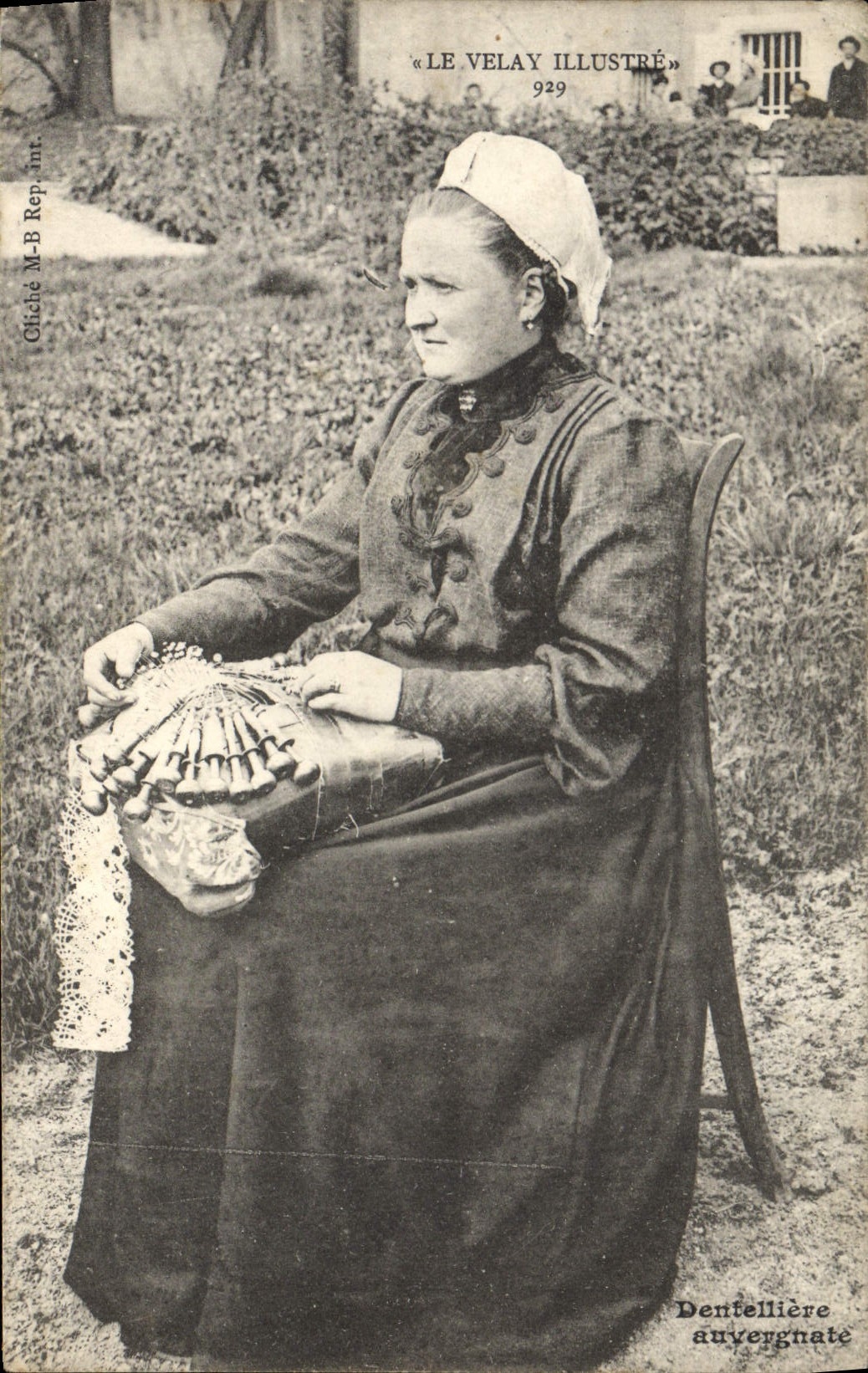 CPA Folklore Le velay illustre dentelliere auvergnate