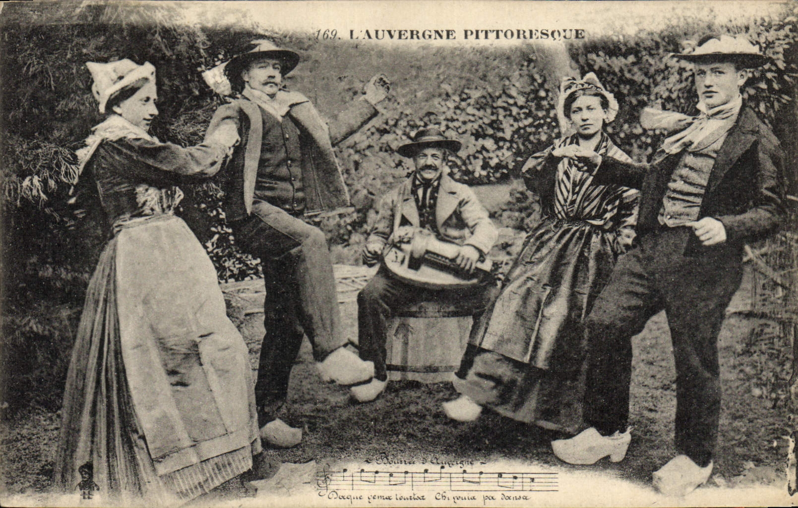 CPA Folklore L'Auvergne pittoresque 