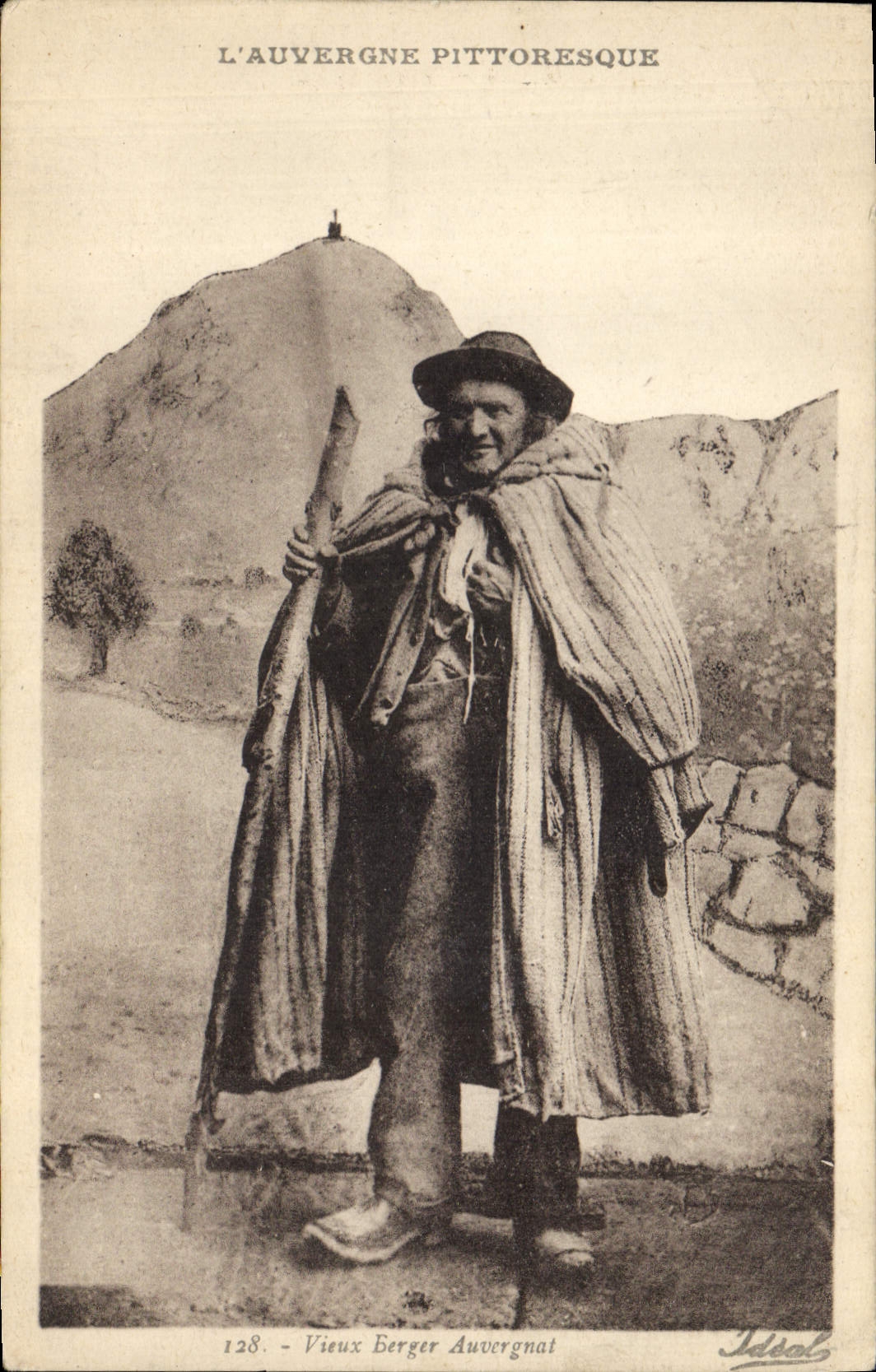 CPA Folklore L'Auvergne pittoresque vieux berger auvergnal 