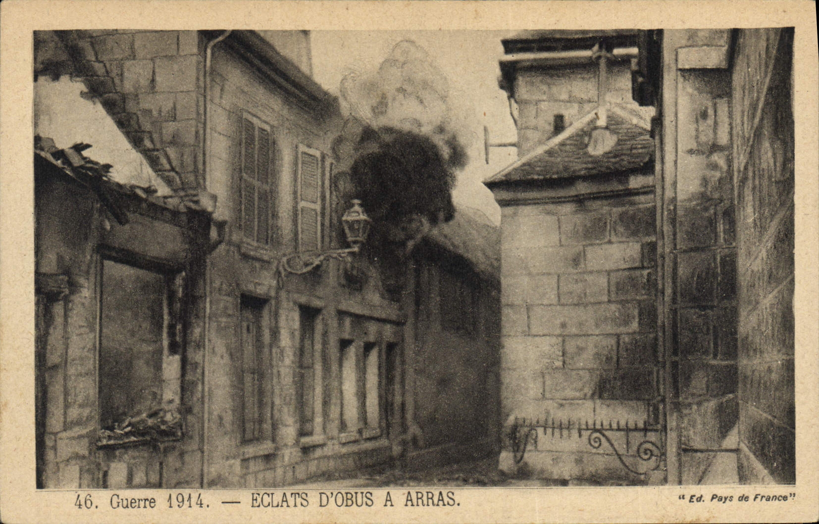 CPA Militaria Guerre 1914 ECLATS D'OBUS A ARRAS