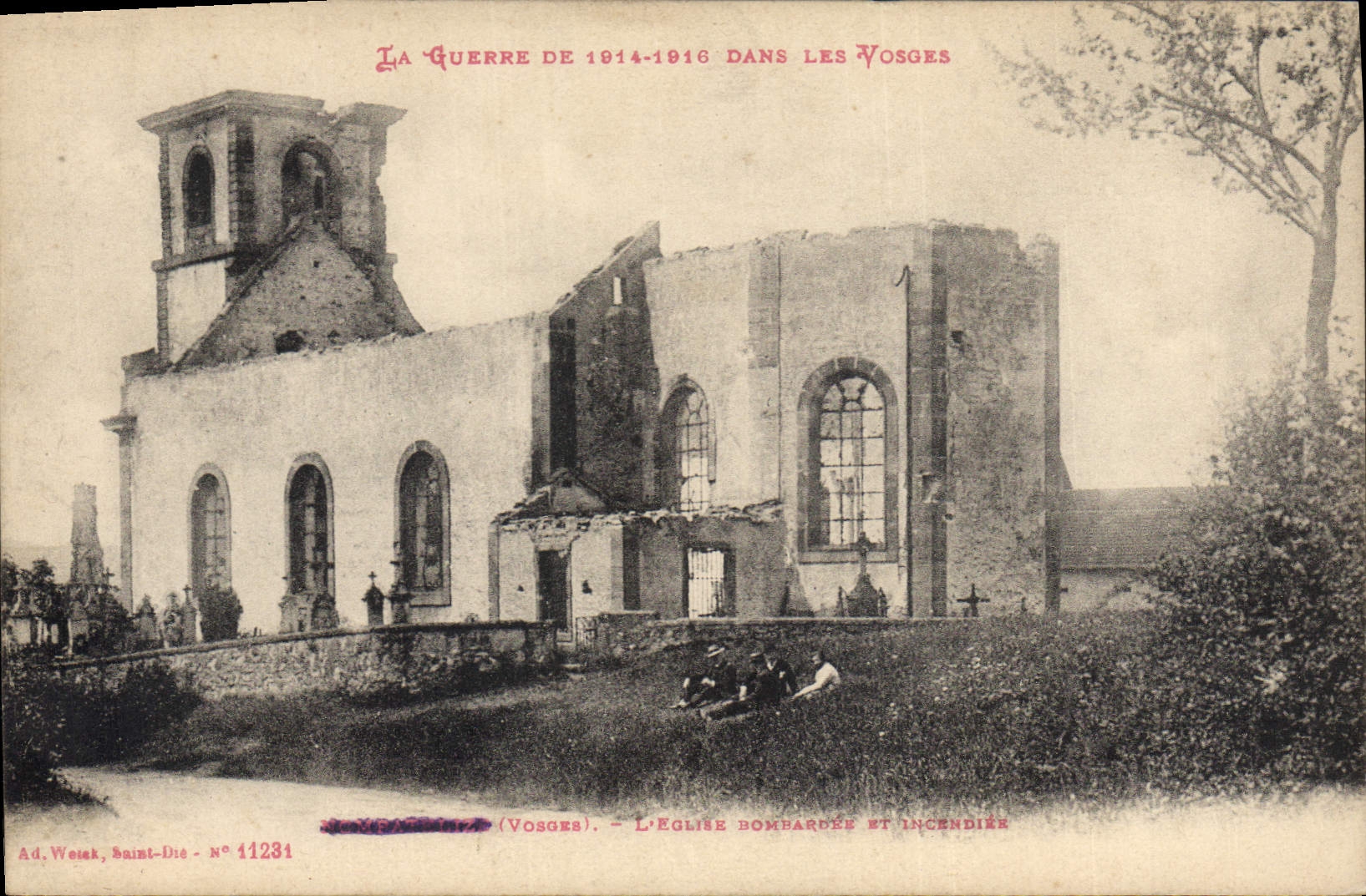 CPA Militaria LA GUERRE DE 1914-1916 DANS LES VOSGES L'EGLISE BOMBARDEE ET INCENDIEE