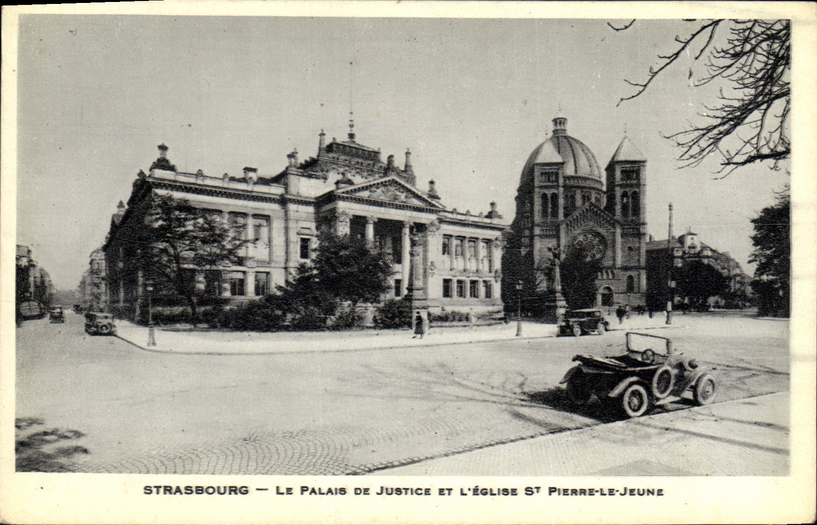 CPA STRASBOURG-LE PALAIS DE JUSTICE ET L'EGLISE ST PIERRE-LE-JEUNE