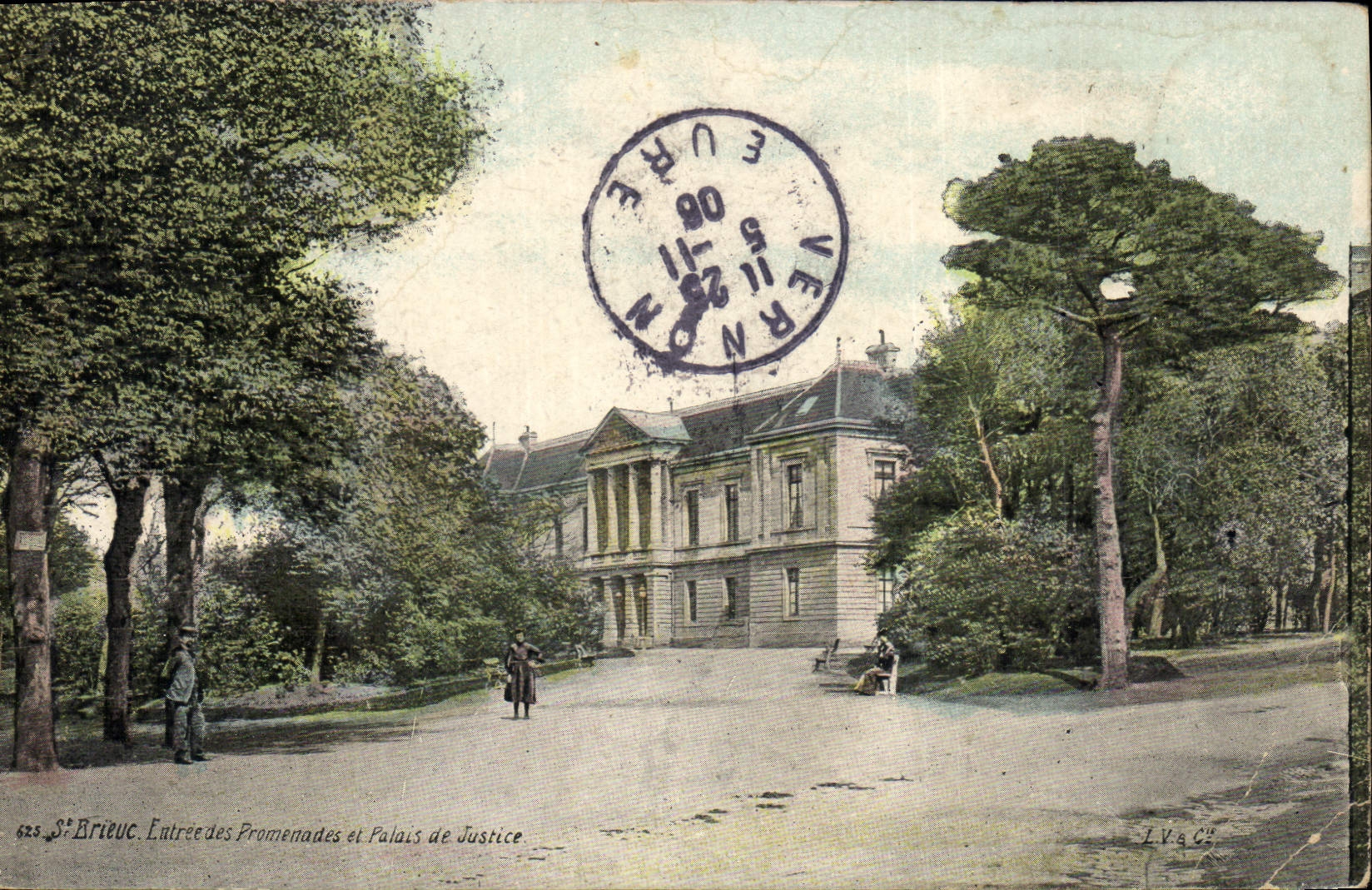 CPA StBrieuc.Entrée des Promenades et Palais de Justice