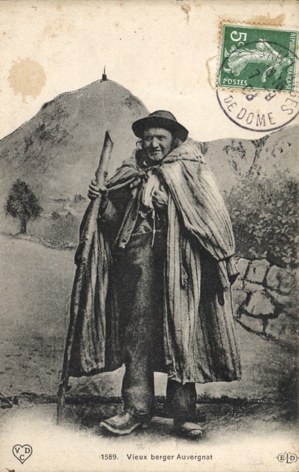 CPA Folklore 1589.Vieux berger Auvergnat