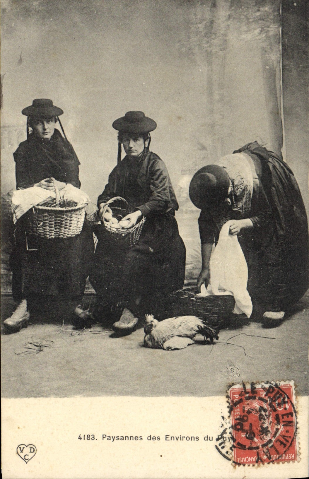 CPA Folklore Paysannes des Environs du Puy