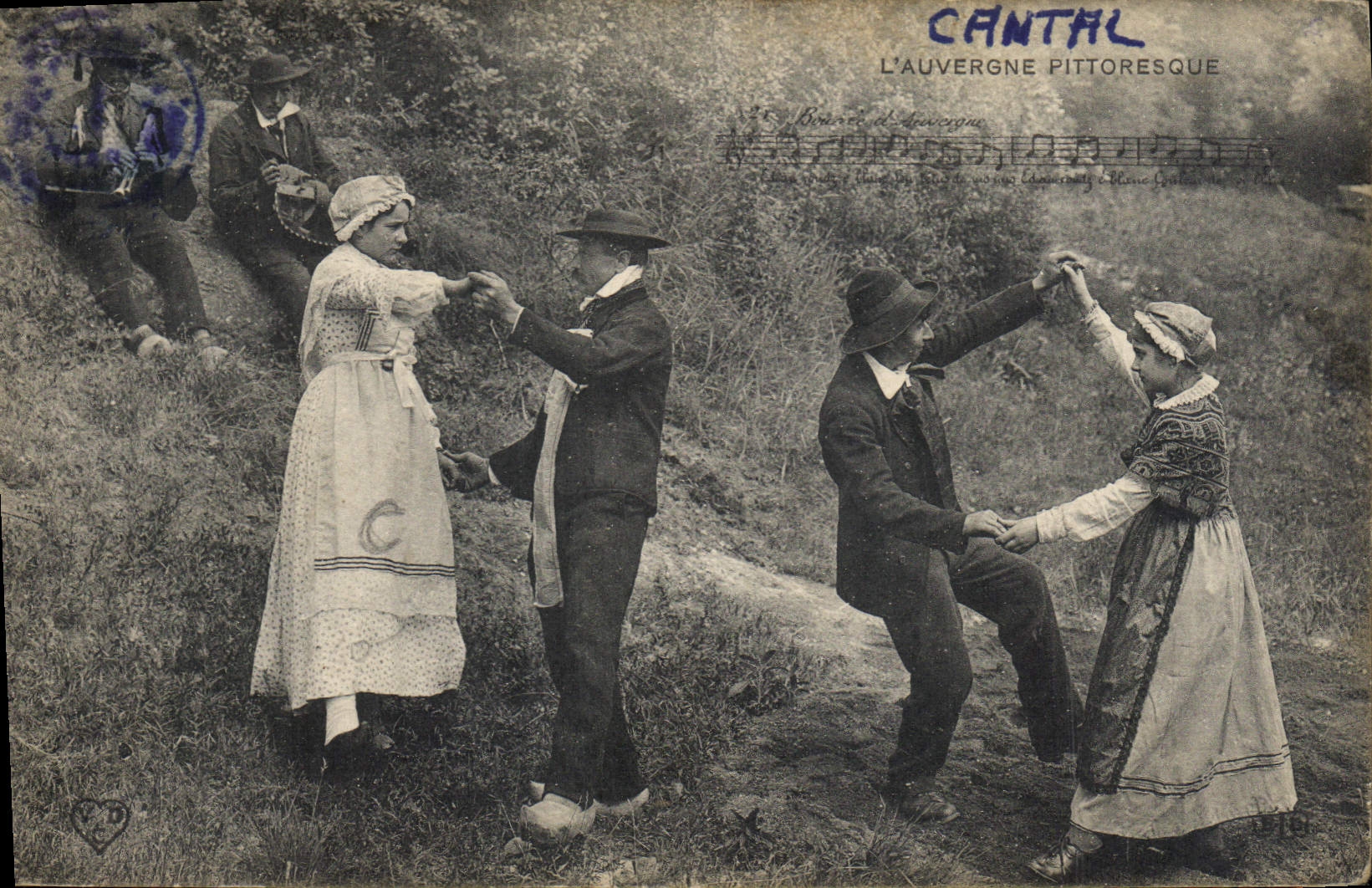 CPA Folklore L'AUVERGNE PITTORESQUE