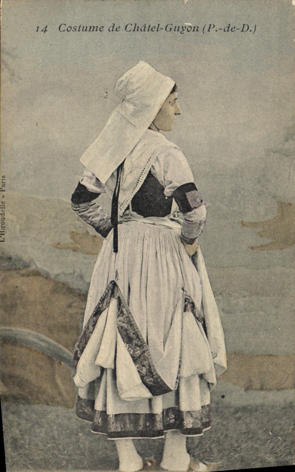 CPA Folklore Costume de Châtel-Guyon