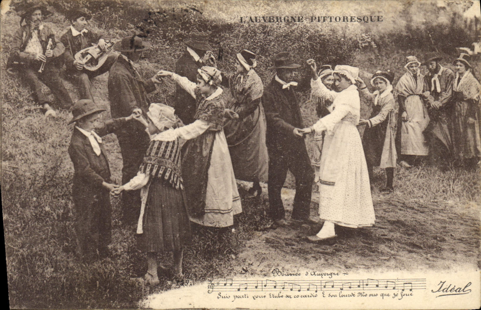 CPA Folklore L'AUVERGNE PITTORESQUE