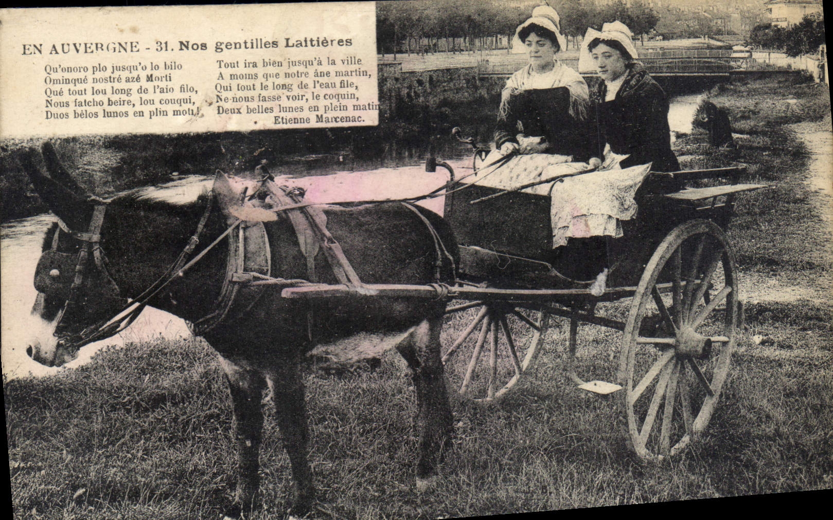 CPA Folklore EN AUVERGNE.Nos gentilles Laitières