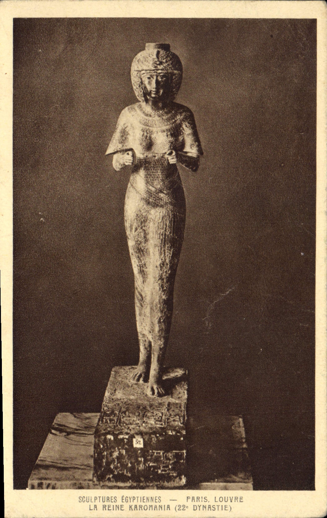 CPA Egypte Egypt SCULPTURES EGYPTIENNES- PARIS. LOUVRE. LA REINE KAROMANIA (22e DYNASTIE)
