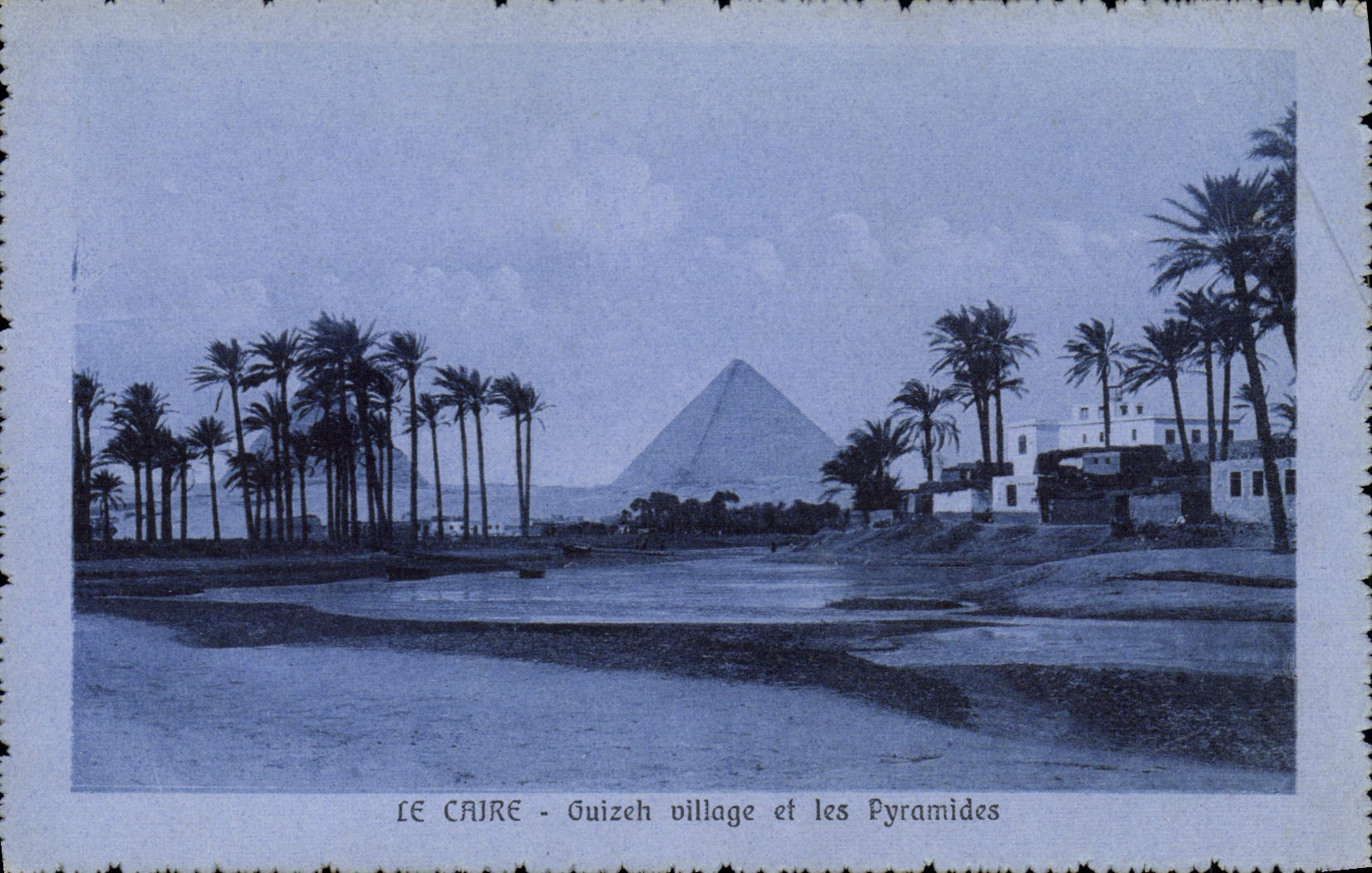CPA Egypte Egypt LE CAIRE- Guizeh village et les Pyramides