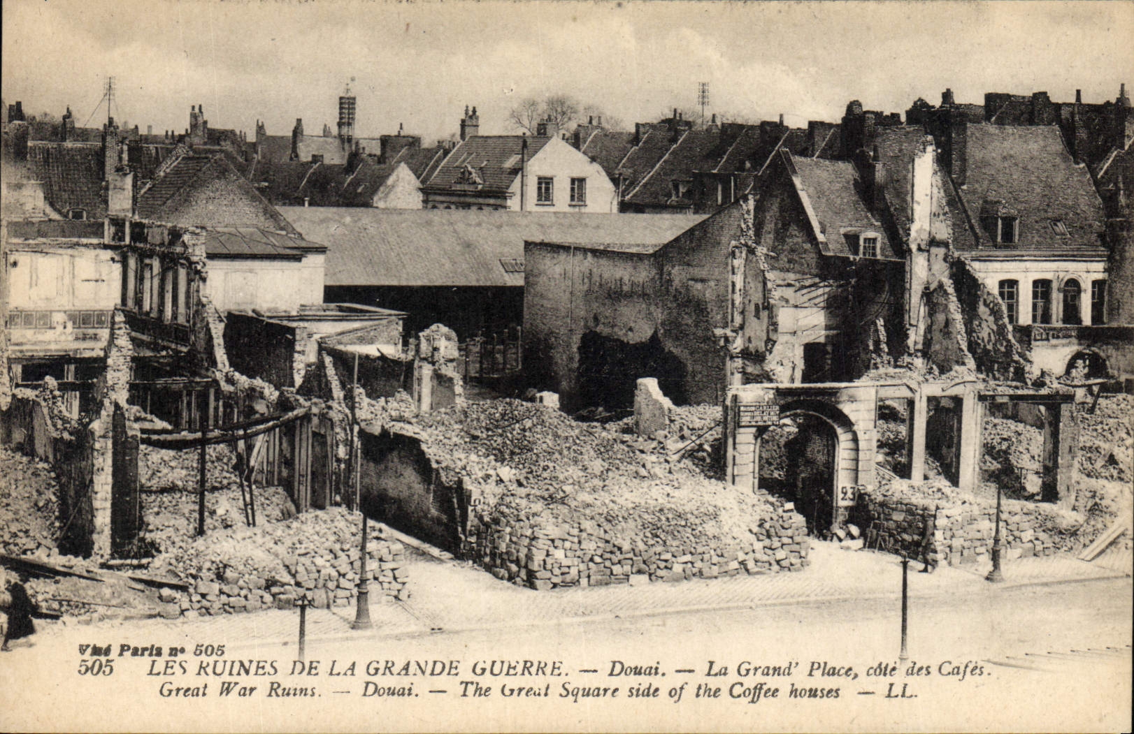 CPA Militaria LES RUINES DE LA GRANDE GUERRE. - La Grand'Place  Côté des Cafés