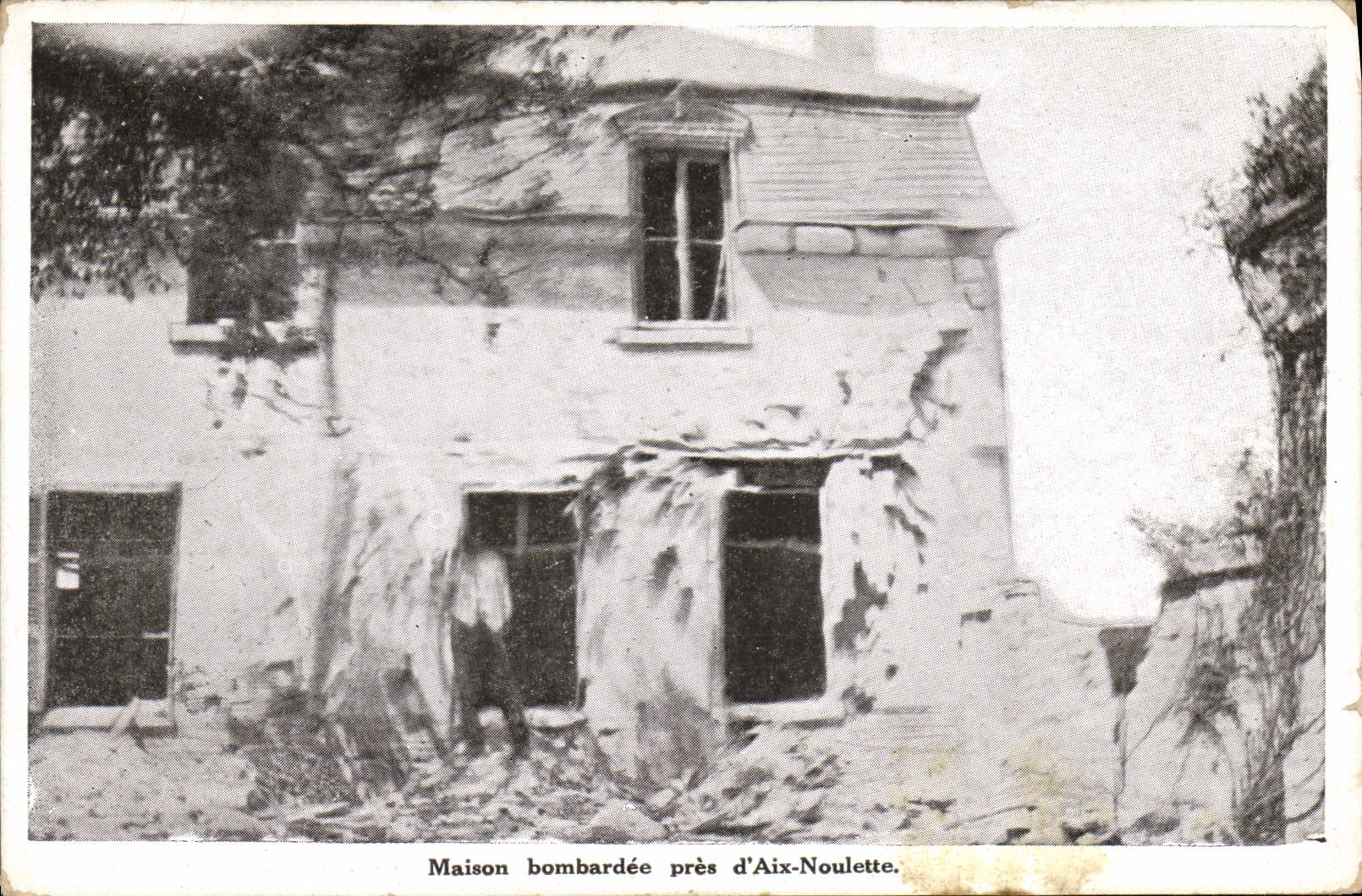 CPA Militaria Maison bombardée près d'Aix-Noulette