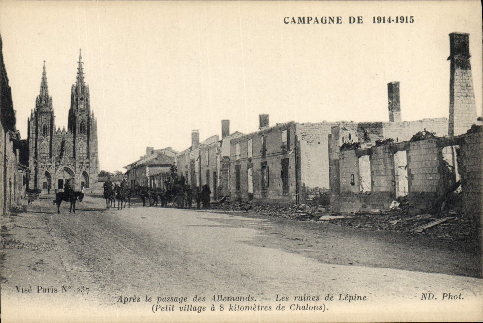 CPA Militaria CAMPAGNE DE 1914-1915. Après le passage des Allemands. - Les ruines de Lépine ( Petit 