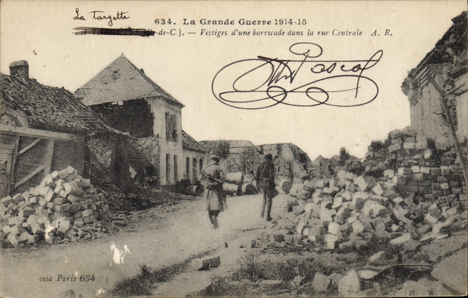CPA Militaria La Grande Guerre 1914-1915- La Targette Vertige d'une barricade dans la rue Centrale